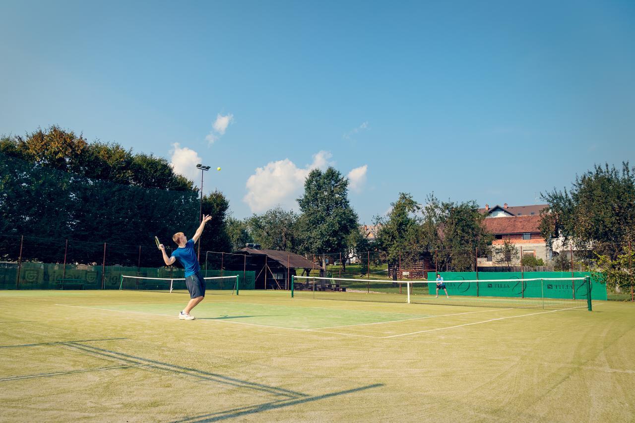 ホテル Zupancicev Hram Dragatuš エクステリア 写真